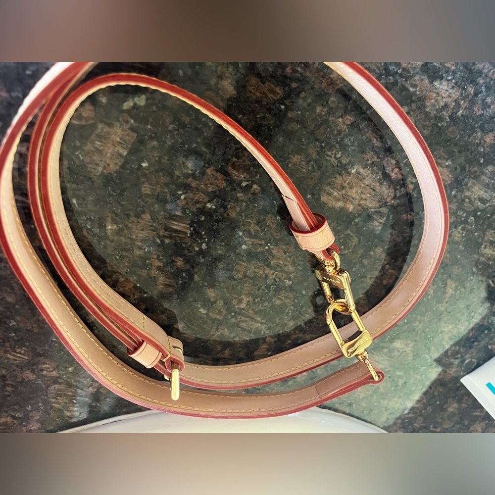 Louis vuitton shoulder strap